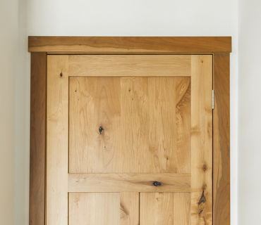 ALDER DOOR WITH SAPPY CHERRY SQUARE STYLE TRIM ALDER DOOR WITH SAPPY CHERRY SQUARE STYLE TRIM