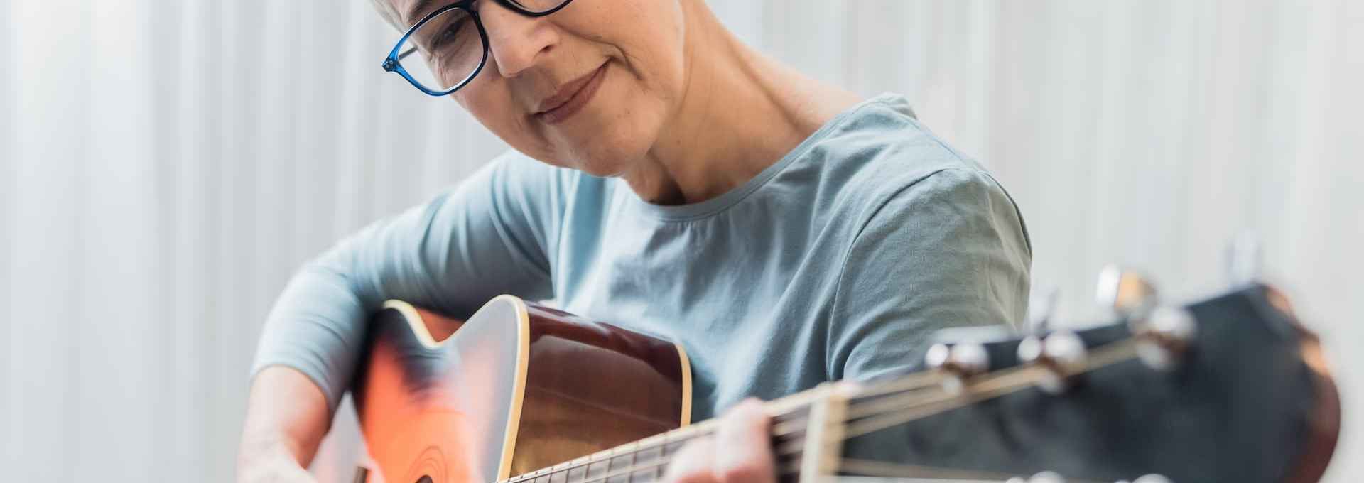 senior woman guitar