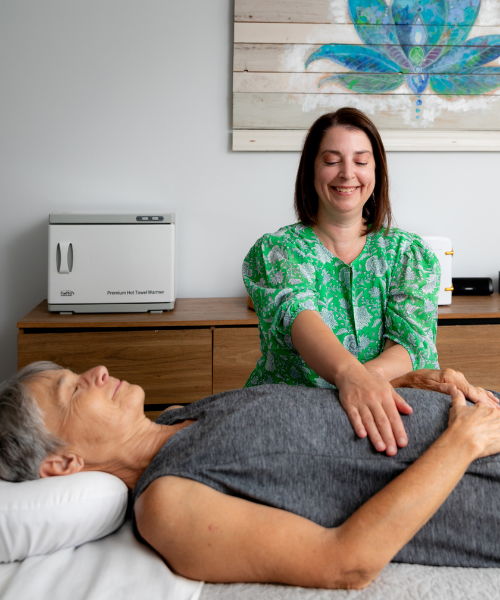 Intuitive Reiki Healing jackie applying reiki to client