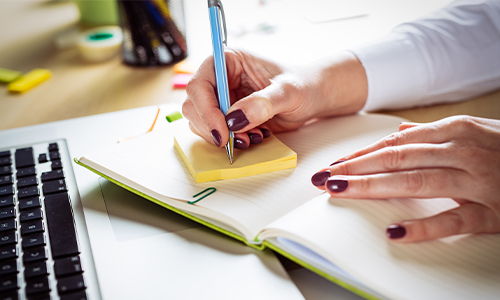 Laywer writing on a sticky note