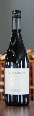 Four Bears Pinot Noir 400x120 Four Bears Pinot Noir