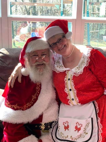 Santa and Mrs. Claus in Greenwood Santa and Mrs. Claus in Greenwood