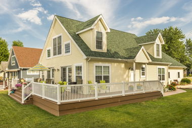 Cape Cod with Deck Front