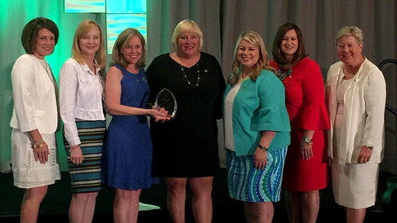 Kaye Schendel receives Alpha Chi Omega Vision Award