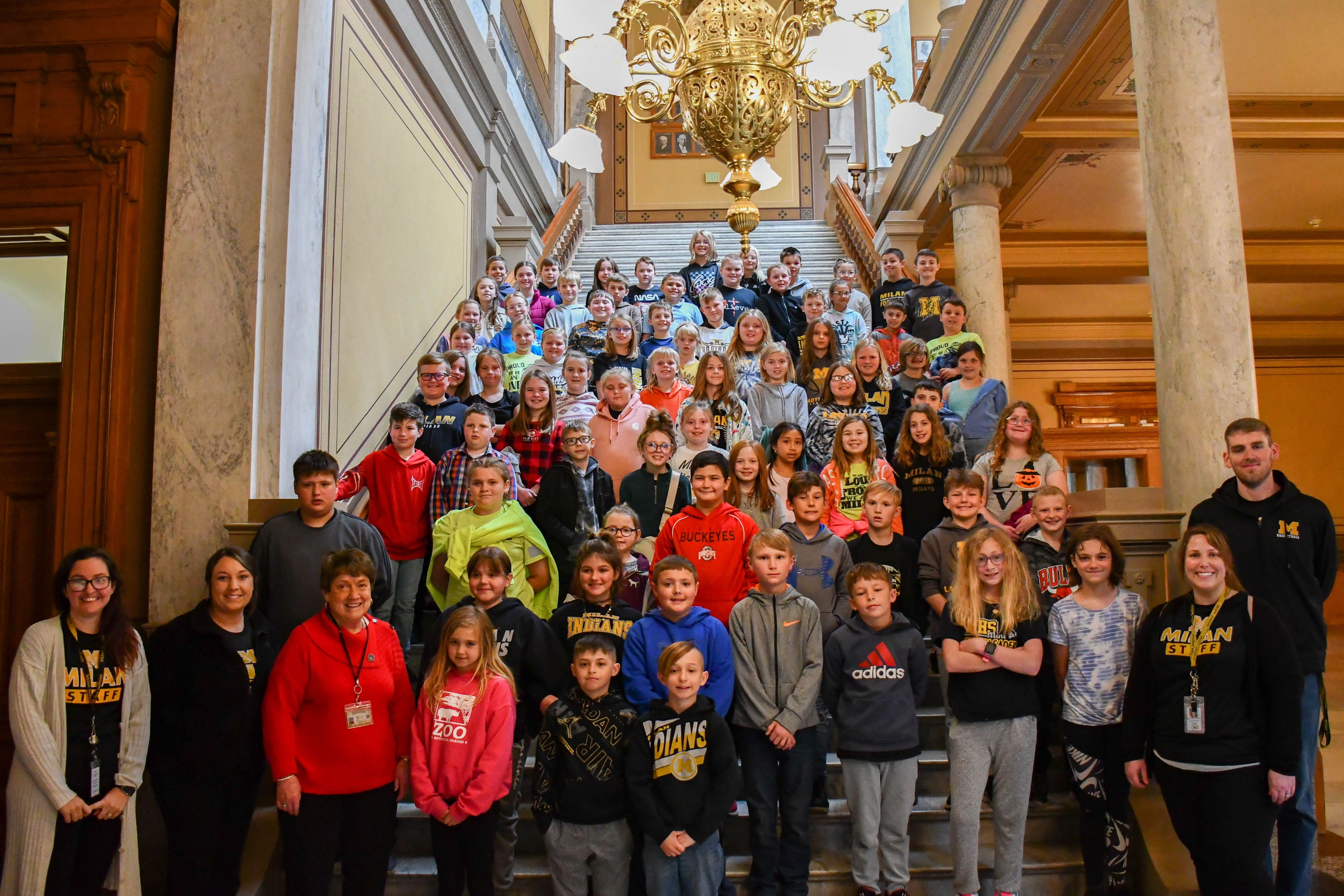 Leising Milan Elementary School students to the Statehouse
