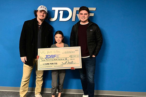 Gamma Xi's JDRF check